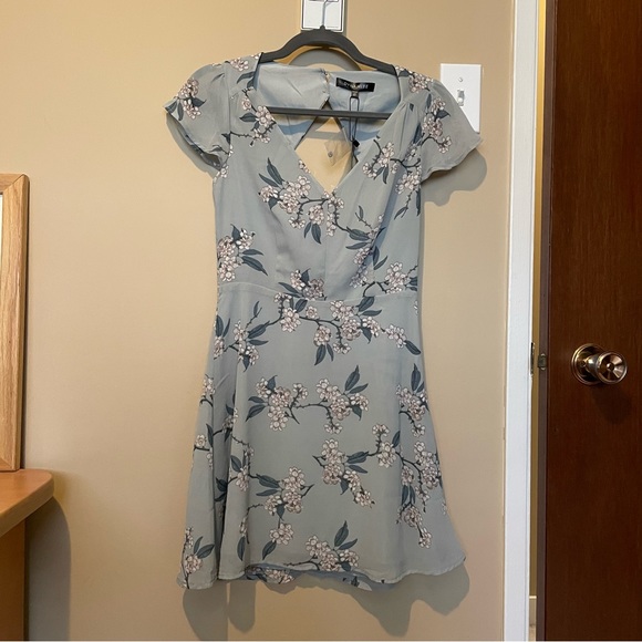Dynamite Floral Dress - Picture 2 of 3